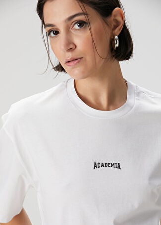 Academia Kadın Beyaz Bisiklet Yaka Logolu T-shirt