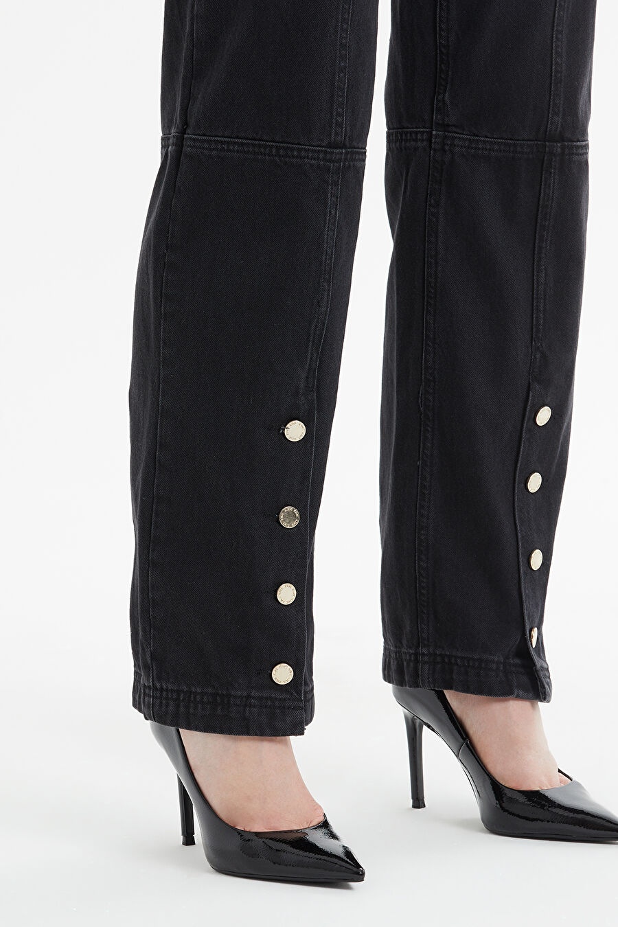 Düz Kesim Paçası Gold Düğme Detaylı Siyah Denim Pantolon