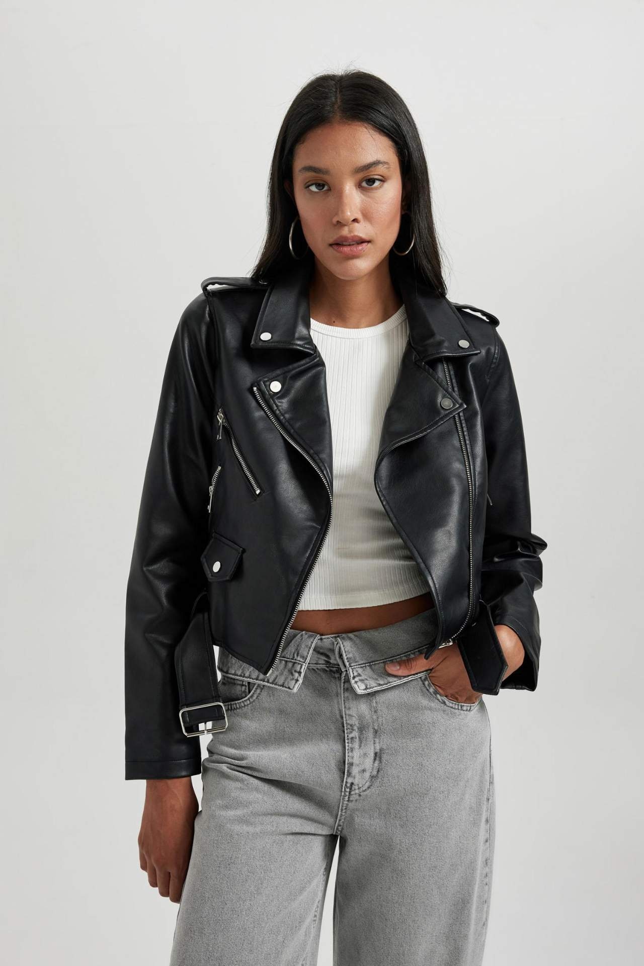 DeFacto Kadın Relax Fit Suni Deri Kemerli Crop Biker Ceket, Siyah