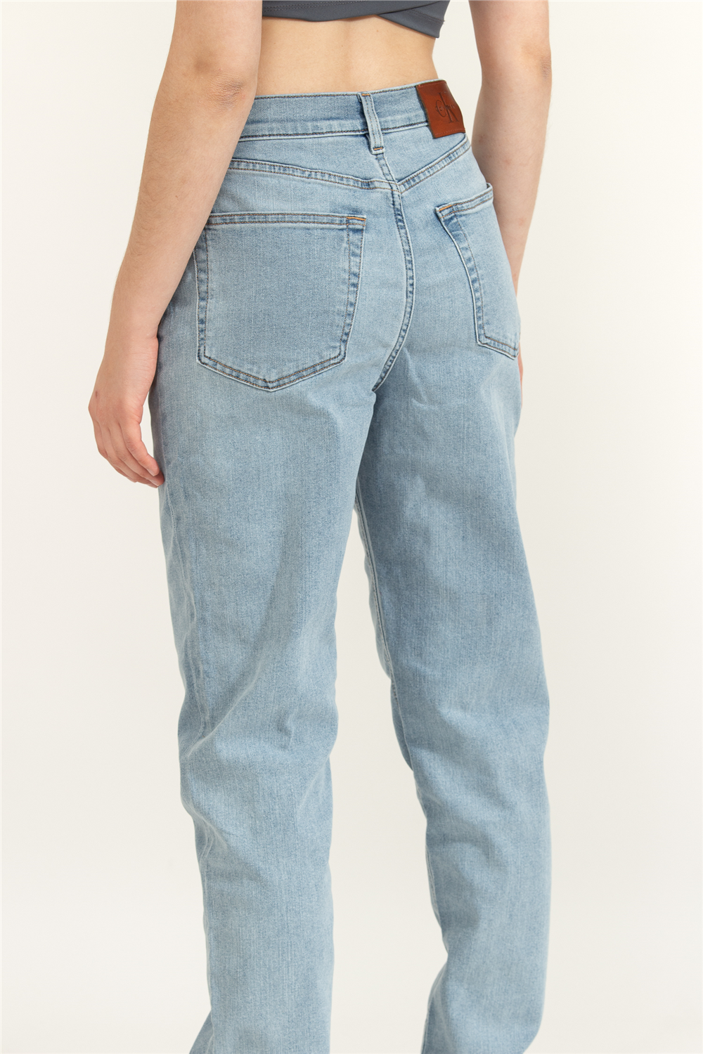 Calvin Klein Eu New Mom Jean Blue Rain Kadın Jean Pantolon Mavi