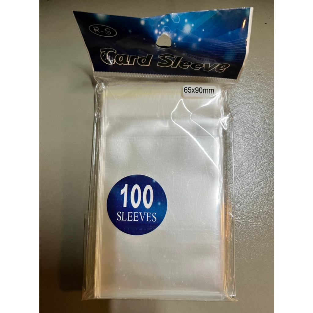 【桌遊老爹】 RSS自黏 65*90mm 第一層 透明卡套 100張入 (薄)