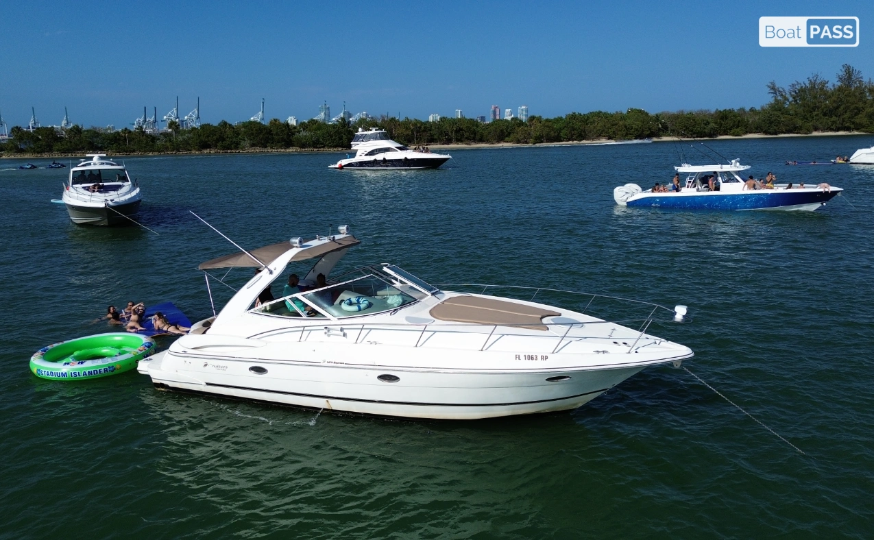 Mackenzi Cruiser Yachts 3470 Express