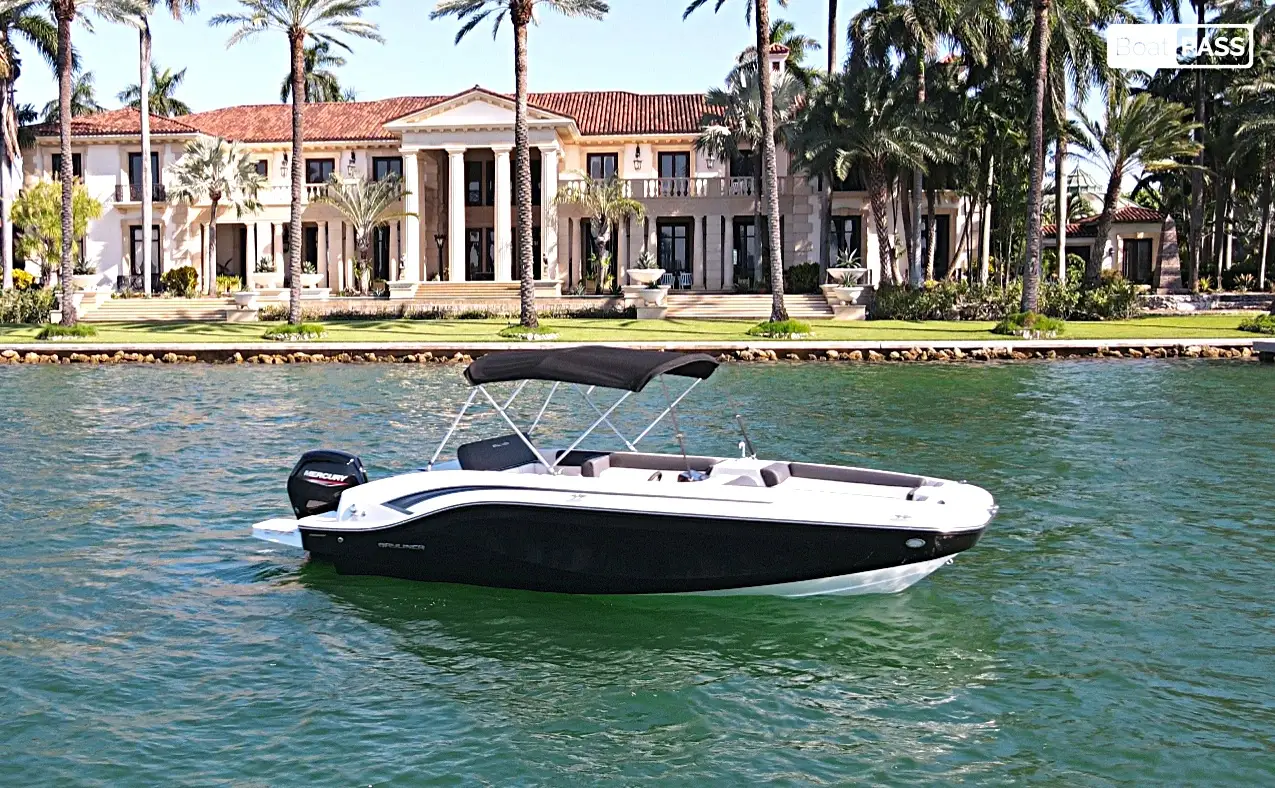 Bayliner 22 Bayliner / DX2200