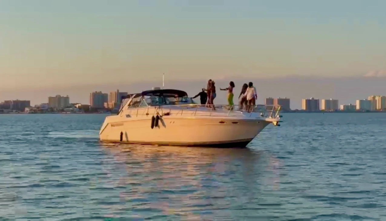 Succulenta Rosé Sea Ray 500 Sundancer
