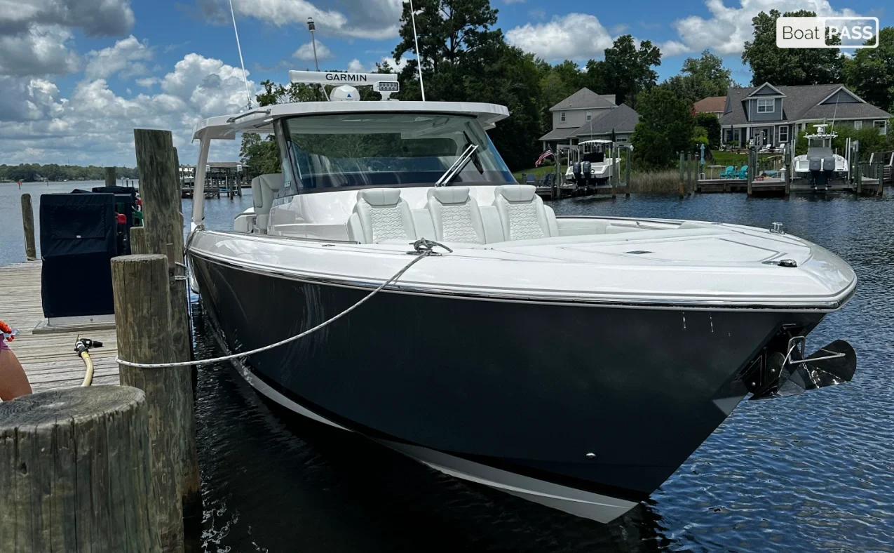 Two Old Fashions Tiara 43LS