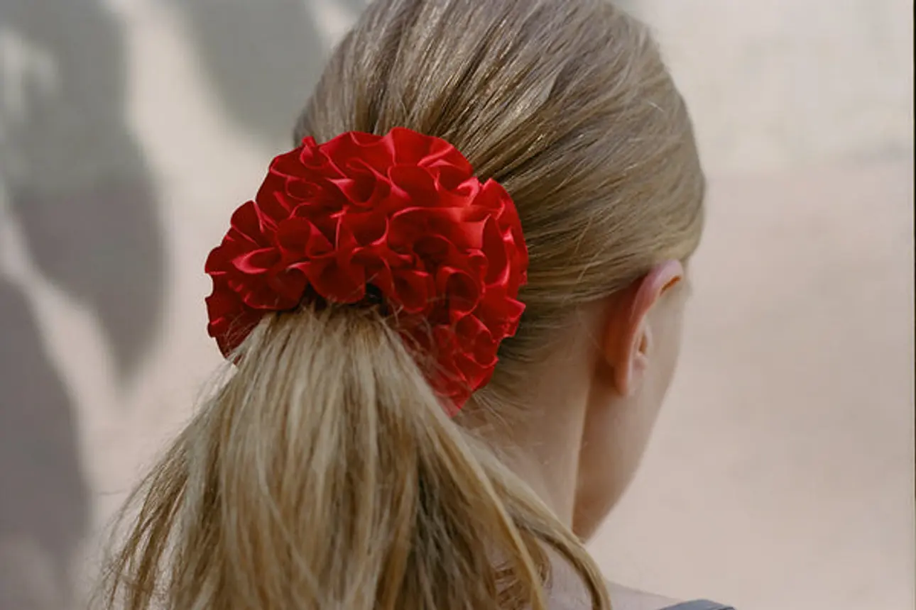 CARNATION SCRUNCHIE, RUBY