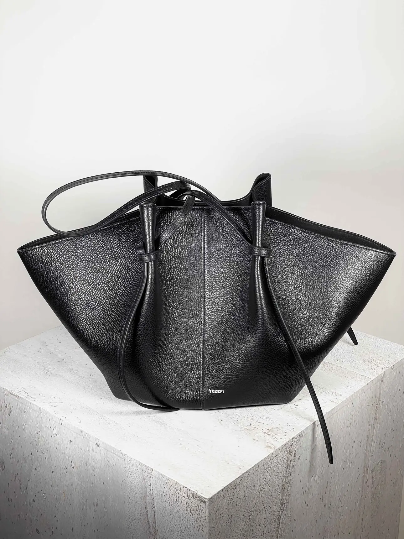 LARGE MOCHI - BLACK