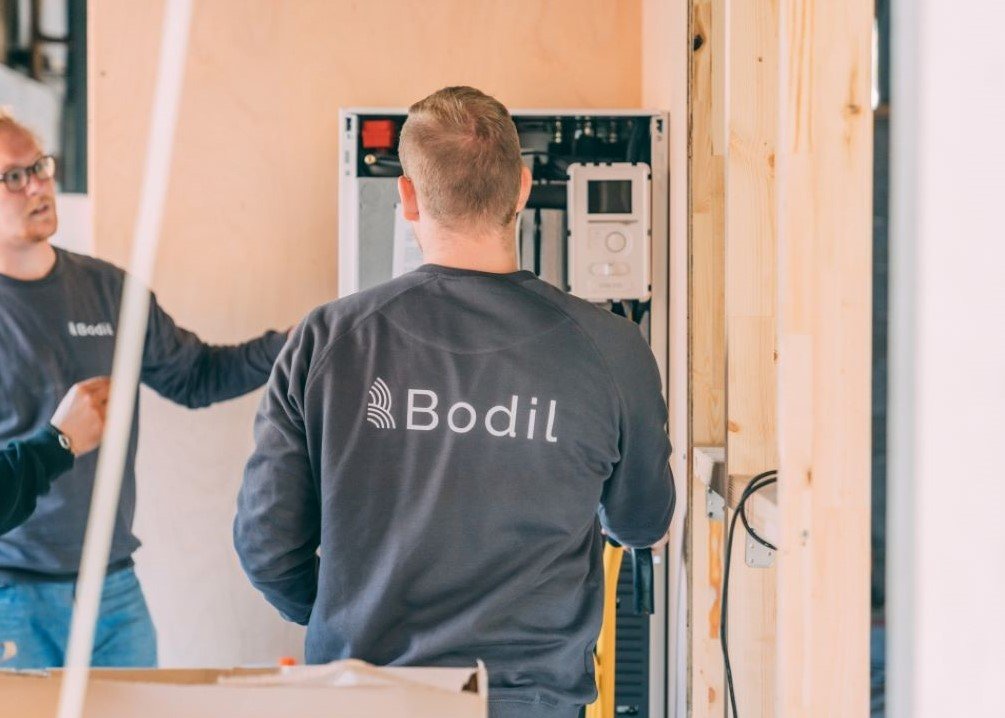 Installation af inverter og tilslutning til eltavle