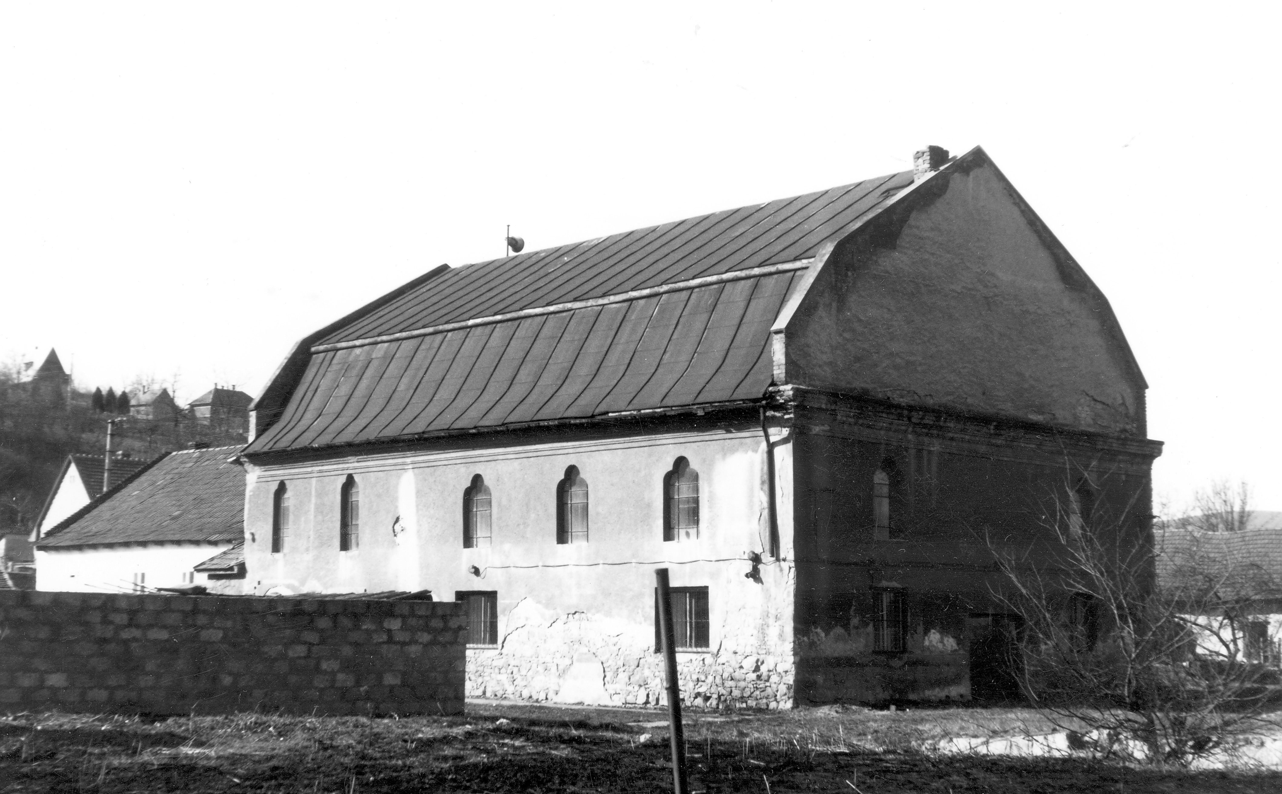 The synagogue building in 1983