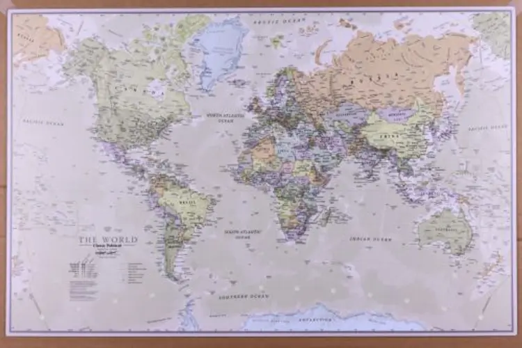 Skriveunderlag med verdenskort (Classic) af Maps International