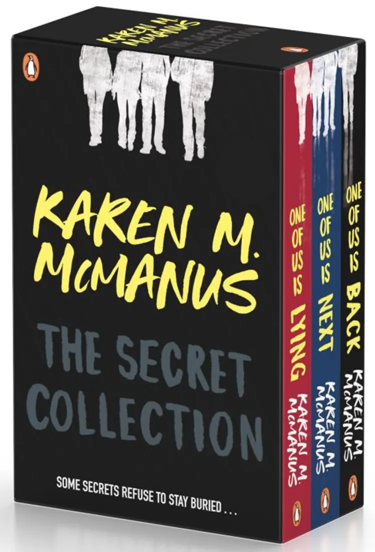 Karen M. McManus: The Secret Collection : One of Us Is Lying, One of Us Is Next, One of Us Is Back af Karen M. McManus