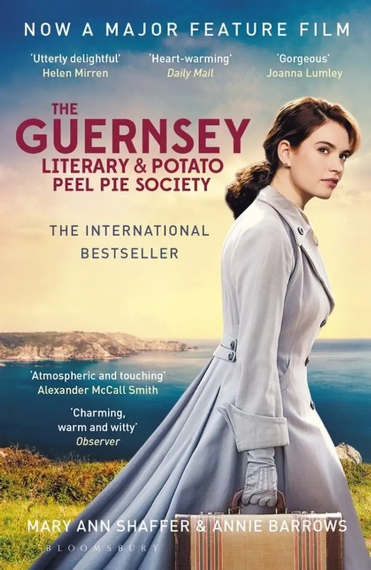The Guernsey Literary and Potato Peel Pie Society - Film tie-in af Mary Ann Shaffer