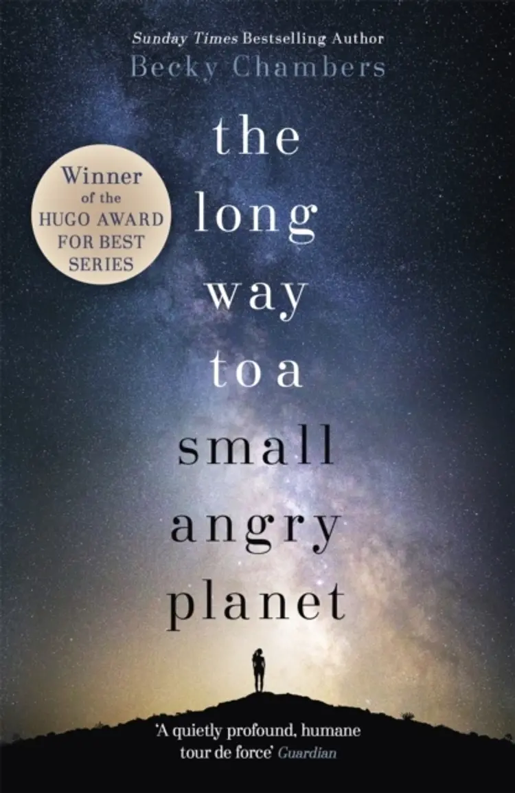 The Long Way to a Small, Angry Planet af Becky Chambers