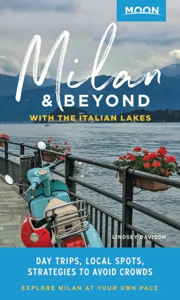 Milan & Beyond: With the Italian Lakes af Lindsey Davison