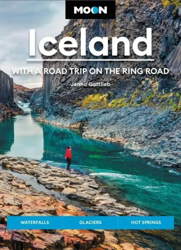 Iceland: With a Road Trip on the Ring Road, Moon af Jenna Gottlieb