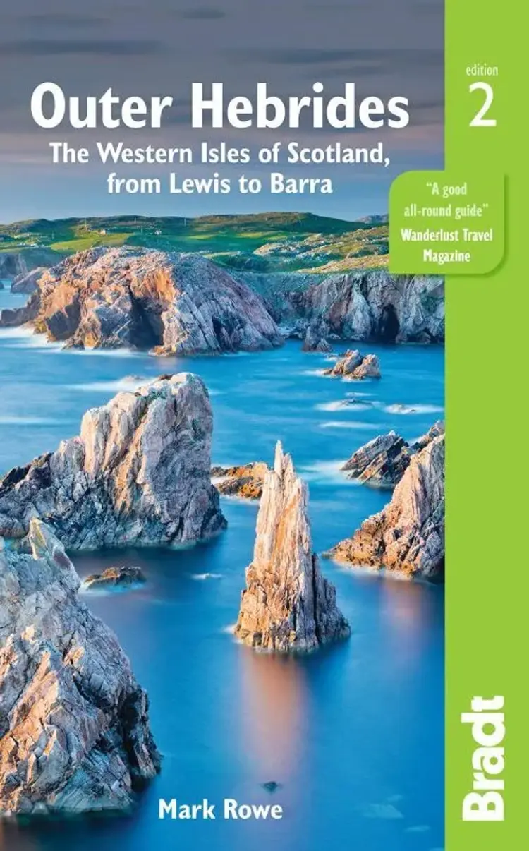 Outer Hebrides: The Western Isles of Scotland from Lewis to Barra af Mike Rowe