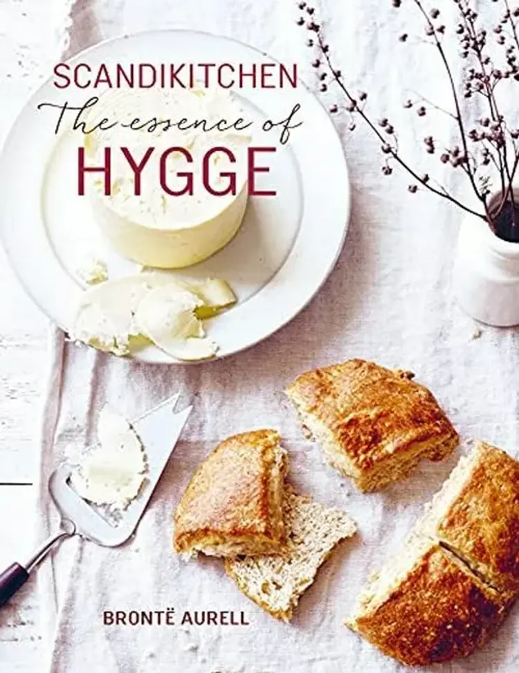 Scandikitchen: The Essence of Hygge (HB) af Bronte Aurell