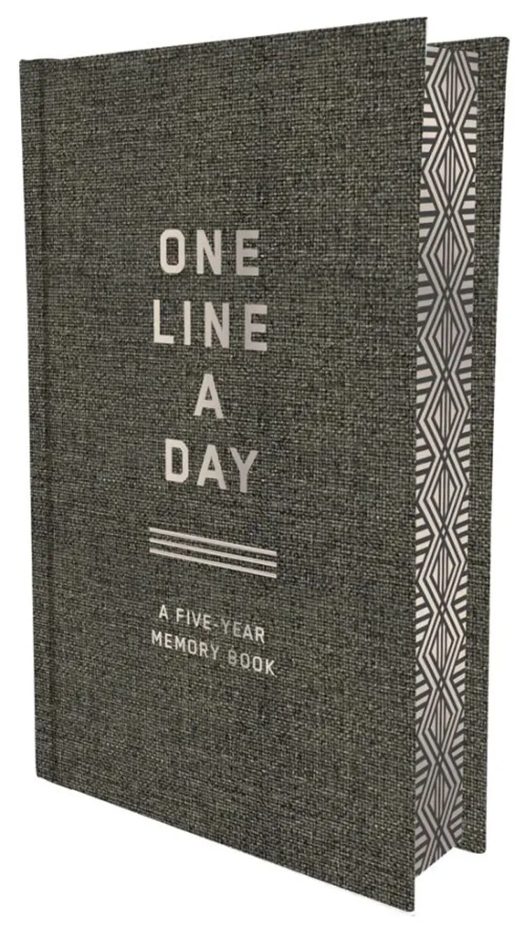 One Line a Day: A Five-Year Memory Book (Charcoal Canvas) af Chronicle Books
