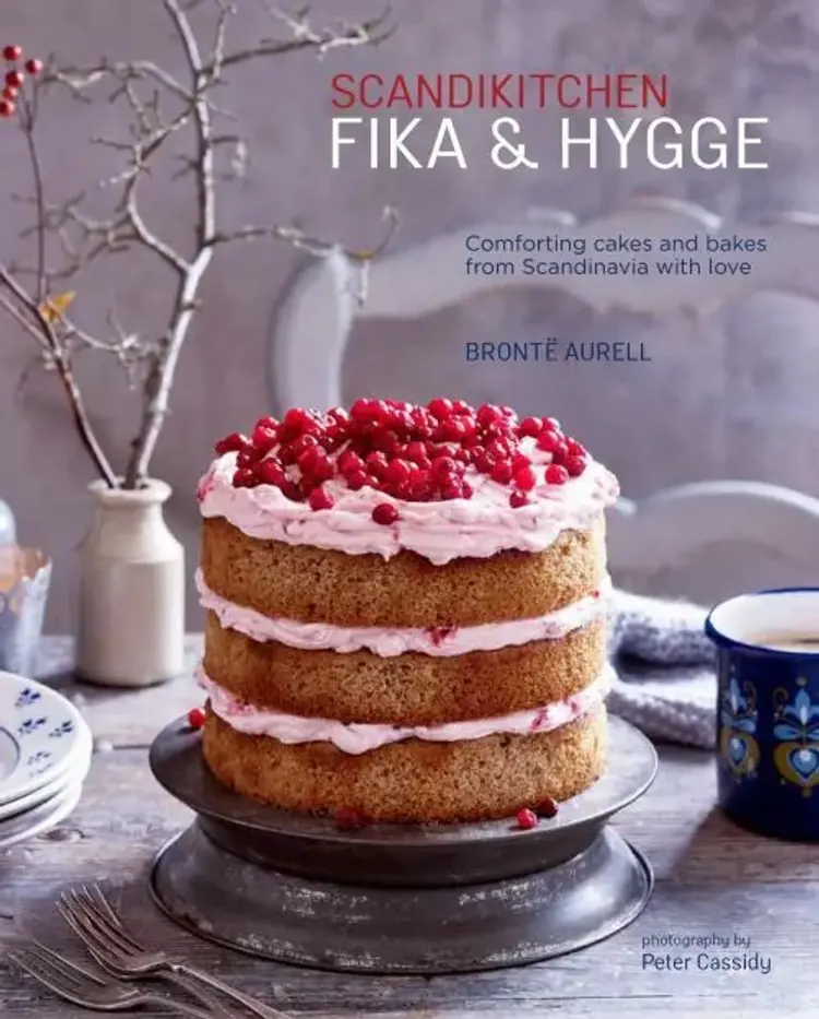 ScandiKitchen: Fika and Hygge : Comforting Cakes and Bakes from Scandinavia with Love af Bronte Aurell