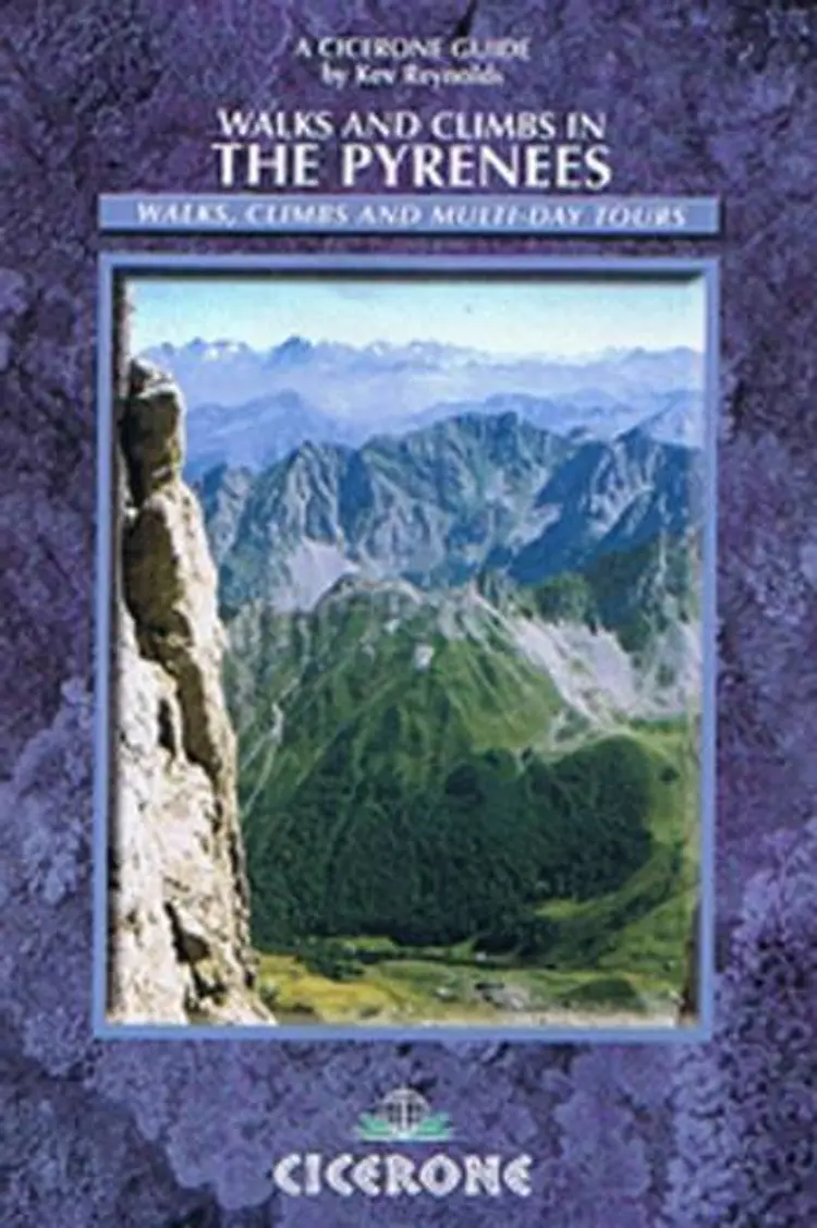 Walks and Climbs in the Pyrenees af Kev Reynolds