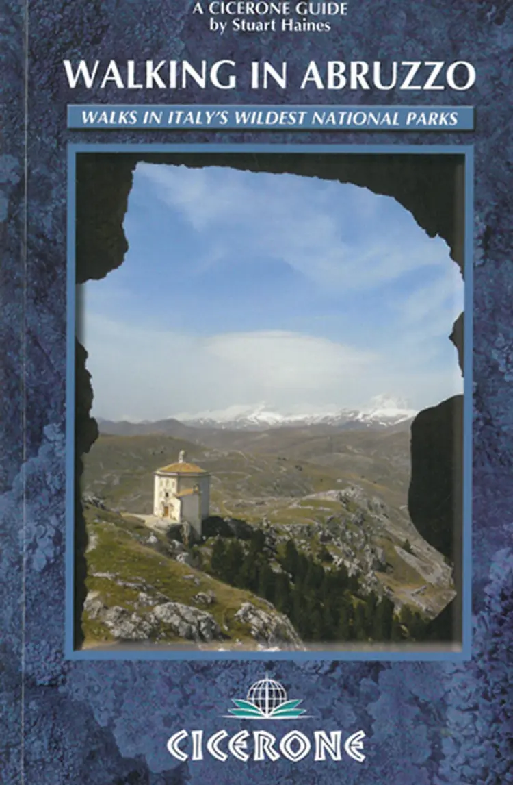 Walking in Abruzzo: Walks in Italy´s Wildest National Parks af Stuart Haines