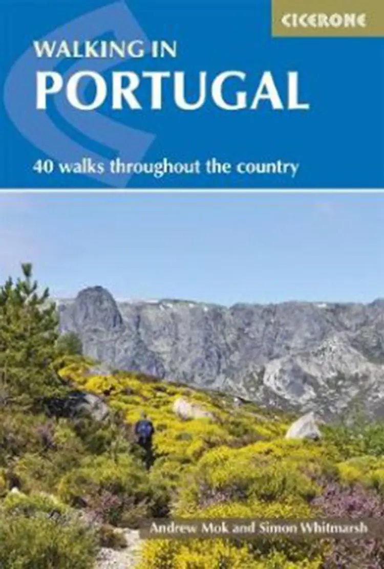 Walking in Portugal: 40 half-day and day routes af Andrew Mok