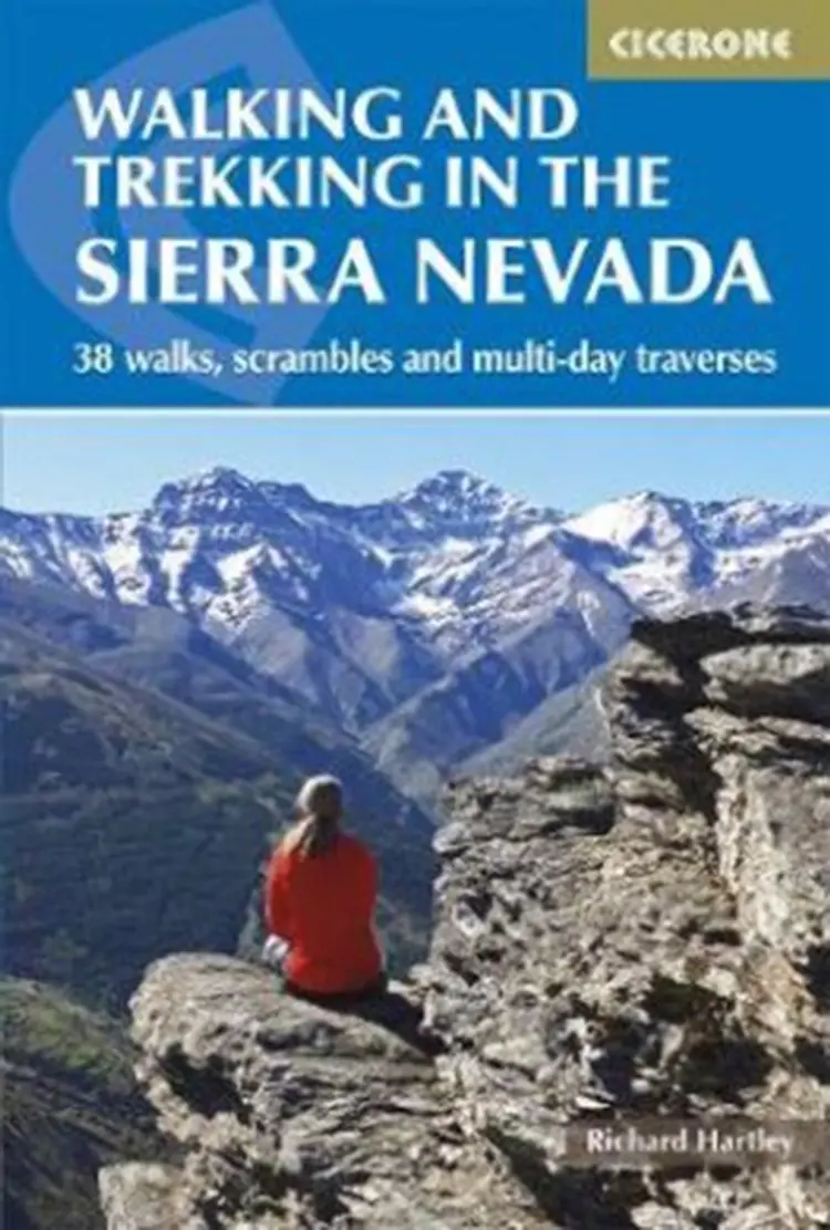 Walking and Trekking in the Sierra Nevada: 38 walks, scrambles and multi-day travers af Richard Hartley
