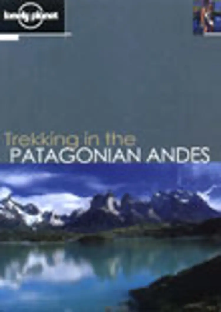 Walking in the Patagonian Andes af Clem Lindenmayer