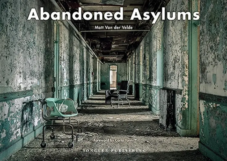 Abandoned Asylums af Matt Van der Velde