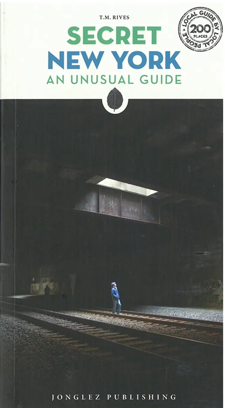 Secret New York: An unusual guide af T.M. Rives