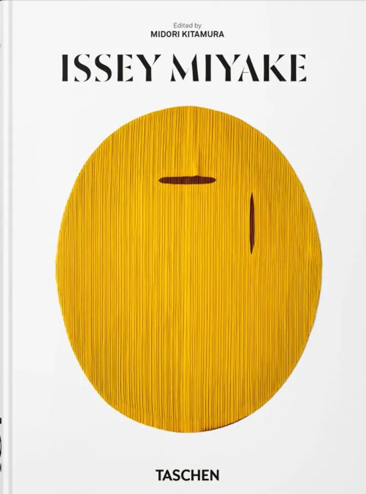 Issey Miyake. 45th Ed. af Mitamura Midori (Ed.)