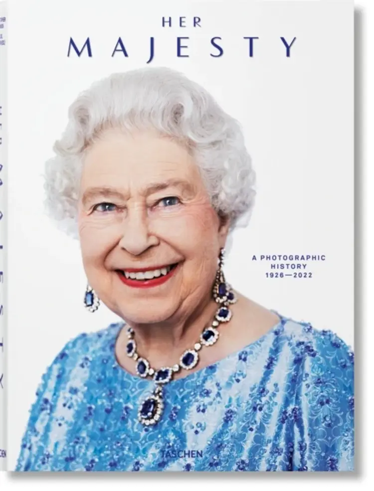 Her Majesty. A Photographic History 1926-2022 af Christopher Warwick