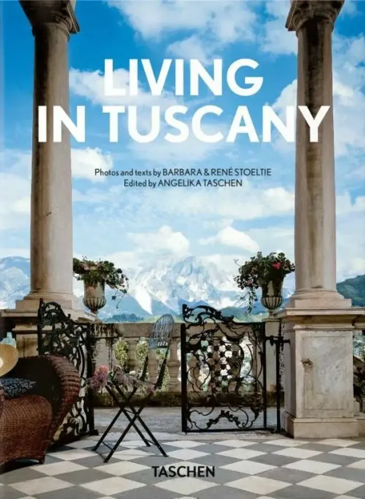 Living in Tuscany af Barbara & René Stoeltie