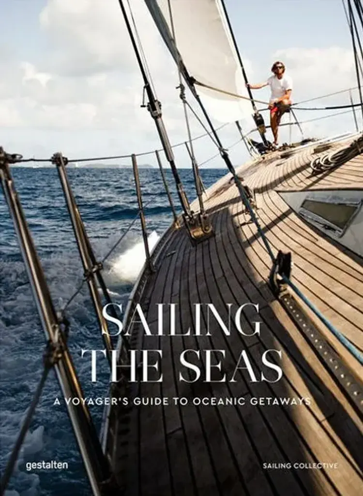 Sailing the Seas: A Voyager's Guide to Oceanic Getaways af The Sailing Collective