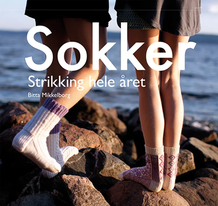 Sokker : strikking hele året af Bitta Mikkelborg