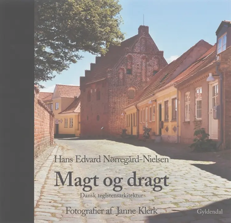 Magt og dragt af Hans Edvard Nørregård-Nielsen