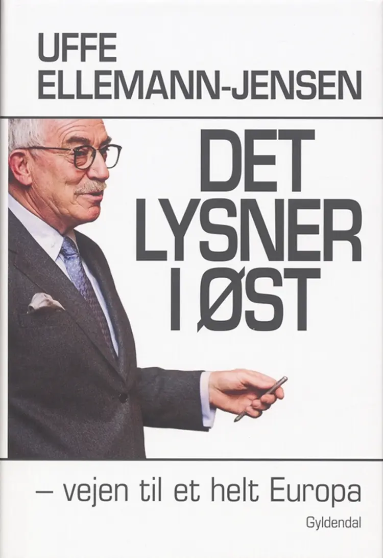 Det lysner i øst af Uffe Ellemann-Jensen