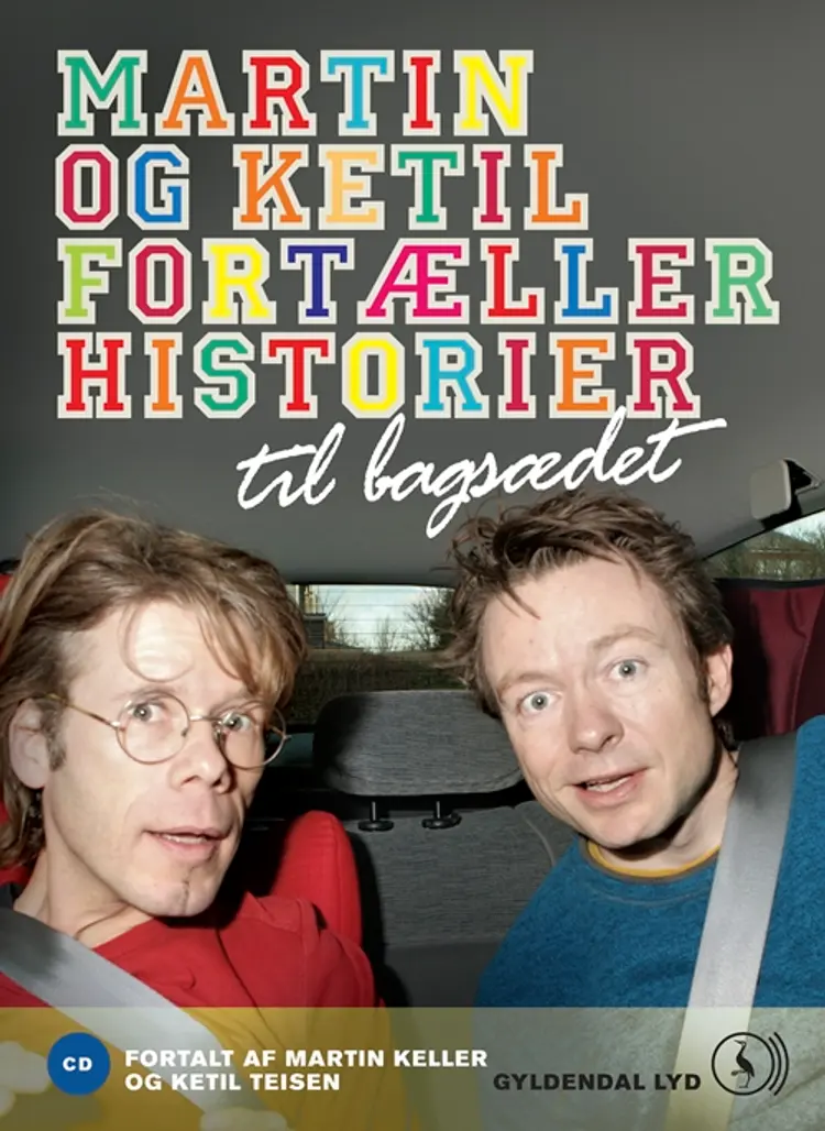 Martin og Ketil fortæller historier til bagsædet af Jette Wede