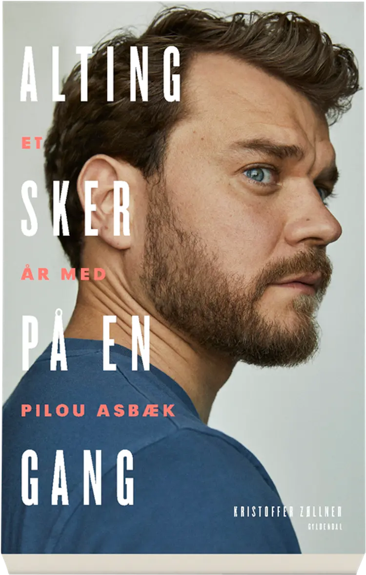 Alting sker på en gang af Kristoffer Zøllner