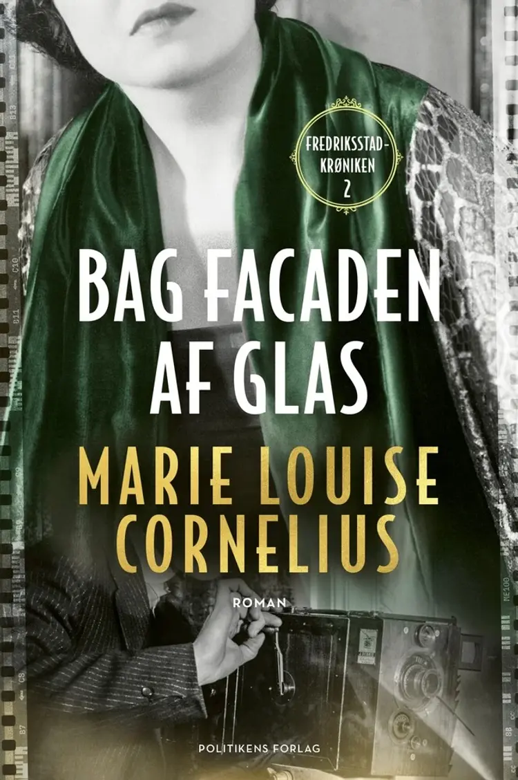 Bag facaden af glas af Marie Louise Cornelius