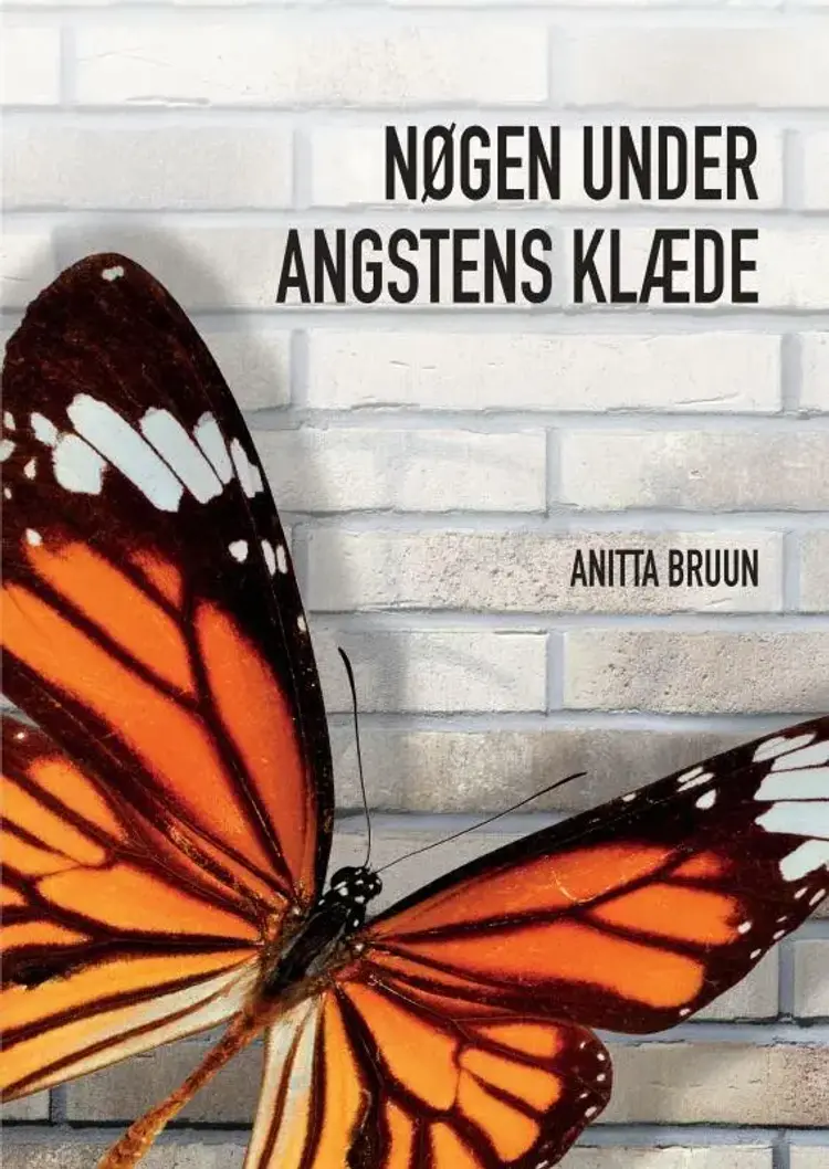Nøgen under angstens klæde af Anitta Bruun