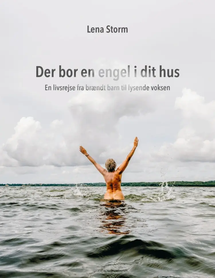 Der bor en engel i dit hus af Lena Storm