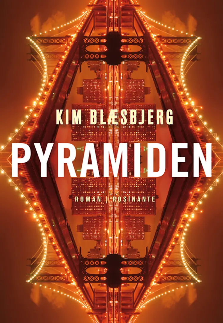 Pyramiden af Kim Blæsbjerg