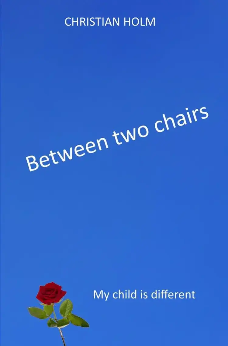 Between two chairs af Christian Holm