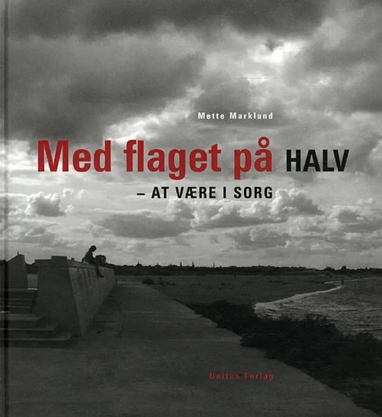 Med flaget på halv af Mette Marklund