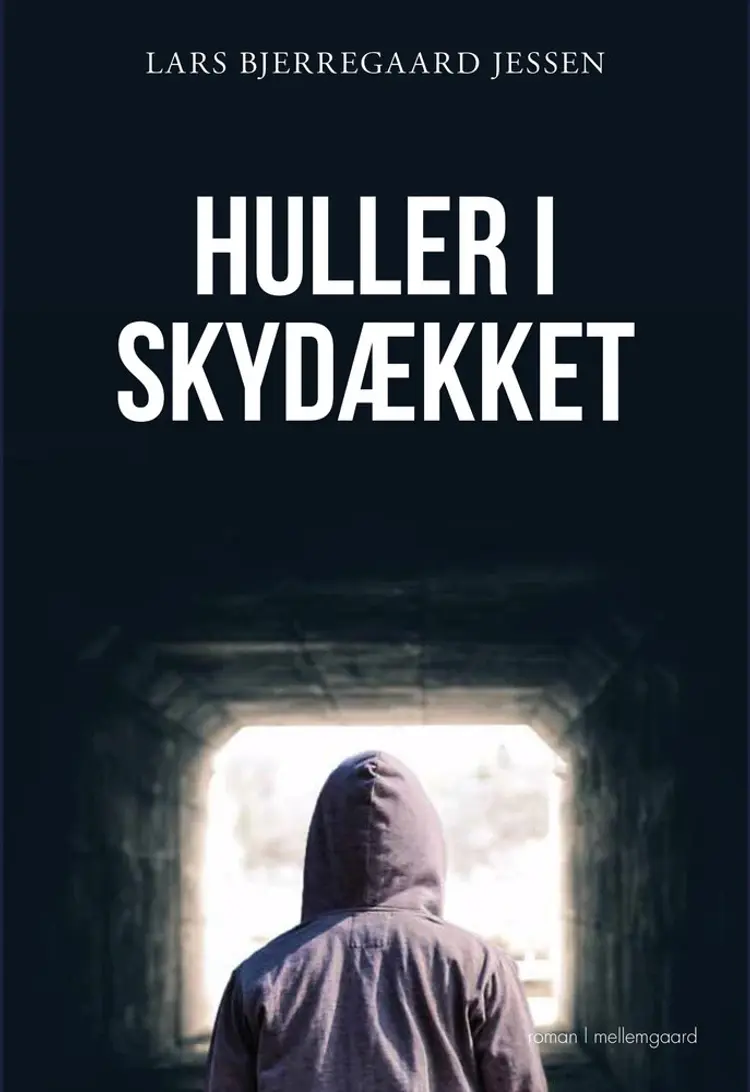 Huller i skydækket af Lars Bjerregaard Jessen