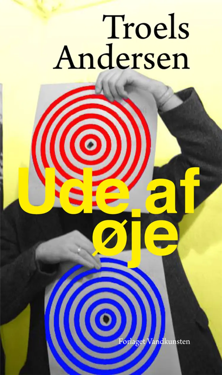 Ude af øje af Troels Andersen