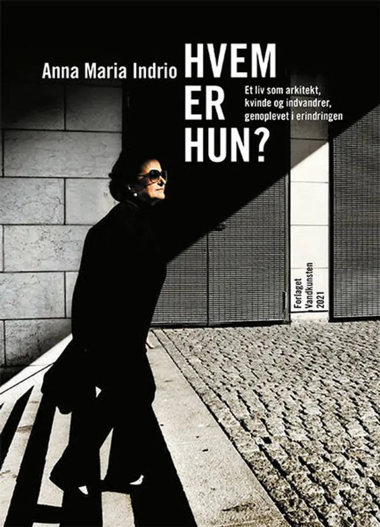Hvem er hun? af Anna Maria Indrio