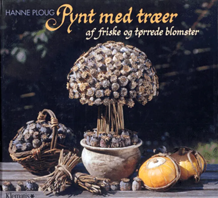 Pynt med træer af friske og tørrede blomster af Hanne Ploug