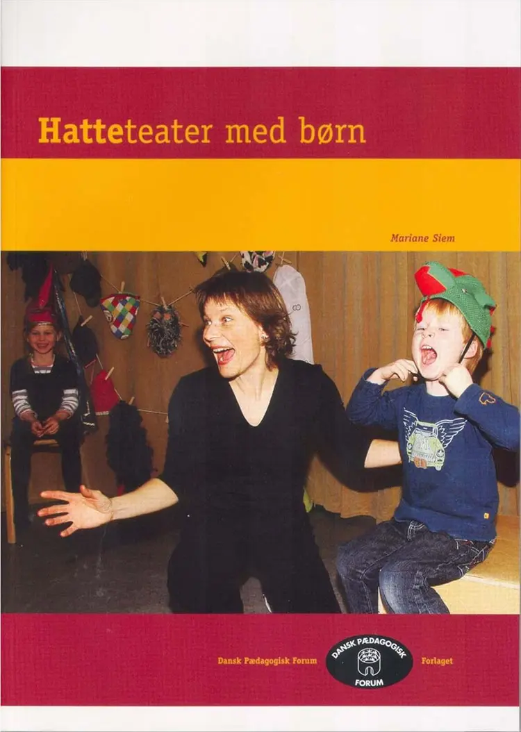 Hatteteater med børn af Mariane Siem